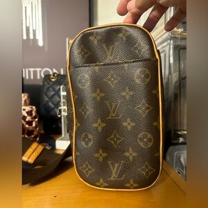 🌺 SOLD 🌺 Authentic Louis Vuitton Bum Bag/Waist pouch